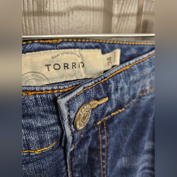 Torrid Distressed Jeans Size 24 - Picture 3 of 3